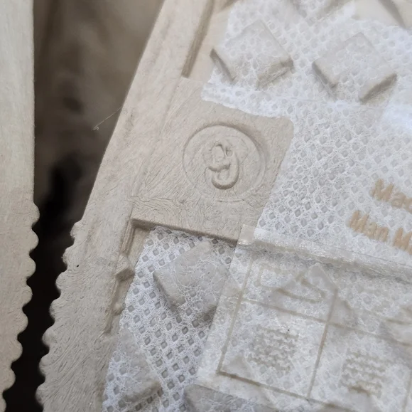 Cozy Fuzzy Soft Warm Slipper Shoes Poms Size 9 Snow Winter Streetwear Natural - Picture 9 of 10